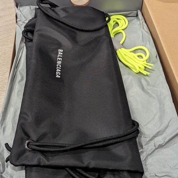 Men's Balenciaga "Track 2" Monochromatic Low-Top Sneakers Yellow - Picture 7 of 7